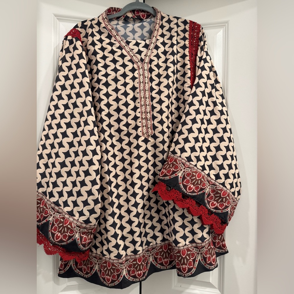 Vanya pakistani coord set / Black and Red Graphic Tunic with Embellished Details